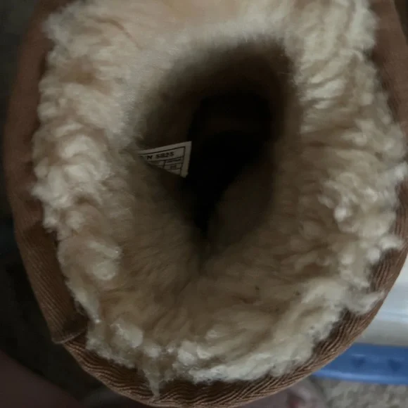 UGG Tan Sheepskin Boots Size 6 - Picture 6 of 6